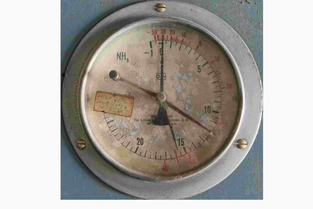 Eismaschine_Instrumententafel_02_bearb_Sauermann_05.08.2019