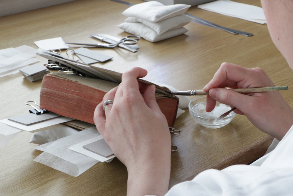 Stabilisieren von Buchdeckeln
