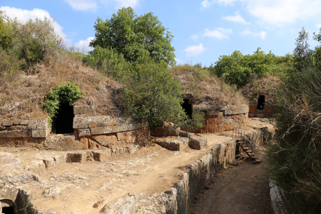 Cerveteri,_necropoli_della_banditaccia,_via_delle_serpi_18